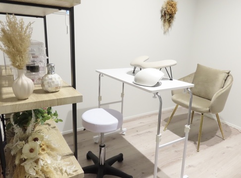 【守山駅】≪完全自由出勤制≫≪土日休みOK≫≪フリー40％／指名50％≫≪ネイル・ヘア自由≫≪ママさん大歓迎≫シンプル系、ニュアンス系が人気なサロン。3か月間保証給ありなので顧客がつくまで安心して働けます。「Lanani nail（ラナニネイル）」からネイリスト（ネイル）の求人☆☆