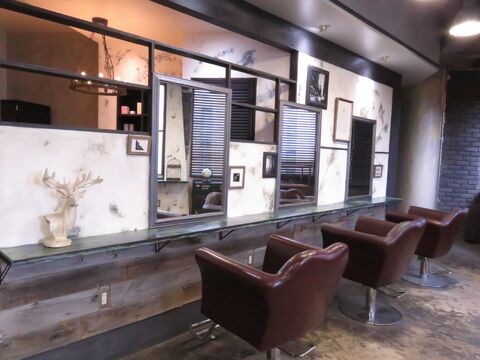 【博多】■スタッフ急募／最低保障給30万円あり■正社員or業務委託の選択可能！！入客チャンス抜群！！お客様が多くお断りの状況です！！若い世代のお客様から大人女性までトレンドに合ったスタイルを創ります！！業務委託はフリー・新規50％還元とシェアサロン並み！！人気のヘアサロン「LIRUA 博多（リルアハカタ）」からスタイリスト（美容師）の求人☆★☆