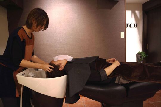 【杉本町】≪完全週休2日≫≪19時には退勤可能≫地域密着で口コミの多い人気ヘアサロン！仕事もプライベートも両立できる！動画配信のバックアップあり！カメラやアウトドアが好きな方にもオススメなサロンです！「Switch Hair Salon（スイッチヘアーサロン）」からからスタイリスト（美容師）の求人★☆