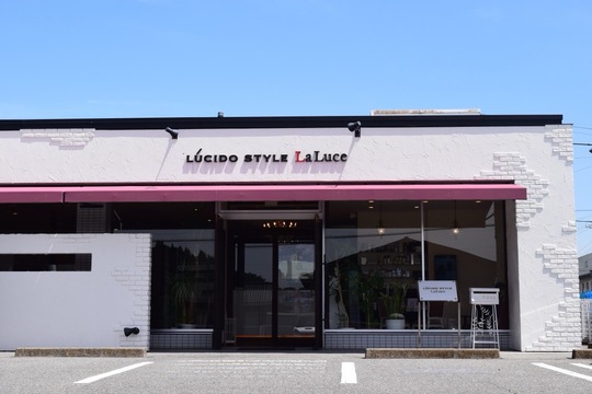 【北殿】◆社会保険加入OK・完全週休2日制・土日は18時で営業終了◆自主性を尊重し今までのスタイルを崩さず、さらにスキルアップが叶います！年齢を重ねても活躍できる環境も魅力！男女問わず人気のユニセックスサロン「LUCIDO STYLE La Luce（ルシードスタイルラルーチェ）」からスタイリスト（美容師・理容師）の求人★☆