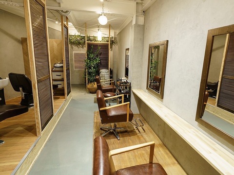 【桜川】≪早番や遅番での勤務も相談可能≫≪社会保険完備≫≪パートさんは平日のみの勤務もOK≫カフェ併設サロン！髪質改善がウリの小規模の少人数制サロン！「uraloge（ウラロージュ）」からスタイリスト（美容師）からの求人☆★