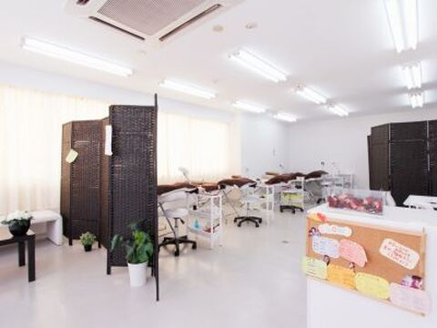 【河原町】《未経験OK 休み希望が取りやすい 社保有 》お客様に対しても、スタッフに対してもアットホームなShowy（ショウイー）★★少人数制で働きやすいですよ♪アイデザイナー（アイラッシュ・まつげエクステ）の求人☆