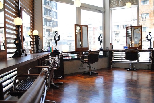 【恵比寿】≪完全週休2日制≫≪社会保険完備≫≪夏季休暇あり≫≪誕生日休暇あり≫≪早期スタイリストデビュー可能≫髪質改善が定評のサロン！様々な技術を学ぶことができ、スキルアップしたい方にもオススメのサロンです！「MERON 恵比寿（メロンエビス）」からアシスタント（美容師）の求人☆★