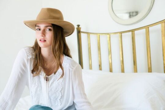 【大門】≪月8,9日休み≫≪最短2年でデビュー可能≫≪月給19万円〜≫≪社会保険完備≫≪託児所完備≫着付けやメイク、ネイルも学べる！20時までに退勤も可能！！充実した福利厚生で生涯働いていけるサロン作りを目指すサロンです！スタッフ同士が家族のような関係なのも魅力のポイント◎「arms cube（アームズキューブ）」からアシスタント（理容師・美容師）の求人☆★