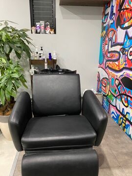 【武庫之荘】≪時給1200円以上≫≪社会保険完備≫≪自由出勤制で好きなシフトで働ける≫働きやすいアットホームサロン！入客チャンスも多く、お給料の週払いもOK！お子さんがいるママさん美容師さんへの理解もあるお店です「THE Jolly You（ザジョリーユー）」からスタイリスト（美容師）の求人★☆