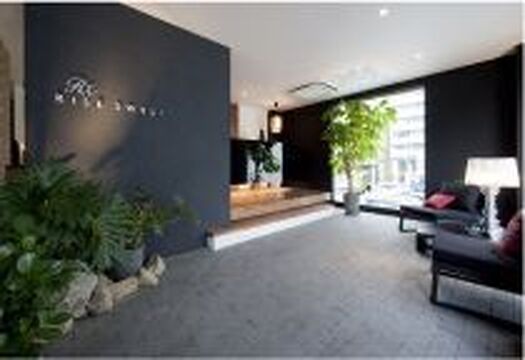 【江坂】社会保険完備！店舗展開する注目のサロン！中途採用の方も多数活躍しています！少人数制＆アットホームな空気感が魅力です“RISE SWELL 江坂店（ライズスウェル）”からアシスタント（美容師）の求人です★☆