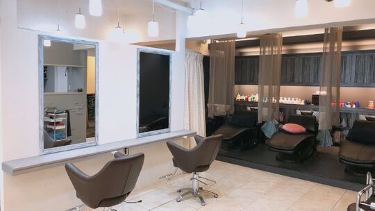 【鴻池新田】≪月8〜10日休み≫≪月給23万円〜≫≪社会保険完備≫≪住宅手当あり≫≪美容師とアイリストの兼任可能≫カット入客チャンスも多く、今までの経験を生かしていけます！髪の毛以外の事でもお客様に相談されるアットホームサロン「StarRing（スターリング）」からスタイリスト（美容師）の求人☆★