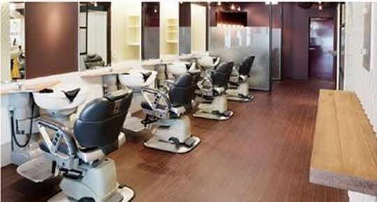 【下松】≪月給26万円〜≫≪週休2日制も選択OK≫≪有給休暇あり≫休みは半休制度もあります！ネイル、アイも学べるトータルビューティーサロン！『N’s　BRILLAR』からスタイリスト（美容師・理容師）の求人☆★