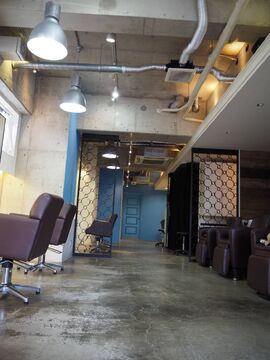 【二条】◆社会保険完備◆カット入客チャンスが多い◆目指すは生涯働けるサロン！！仕事を楽しみながら、深くお客様と関わっていくことができます♪Homie（ホーミー）からスタイリスト・Jr.スタイリスト(美容師)の求人★☆