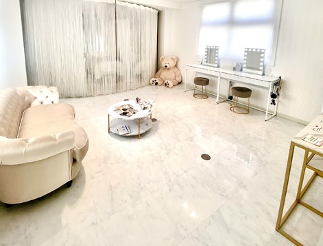 【心斎橋】≪正社員・パート・業務委託から選択OK≫≪完全週休2日制≫≪実働8時間≫≪ほぼ希望通りに休めます≫早番遅番制度なので、20時までに退勤もOK！またできない技術などがあれば指導もあるため安心！委託アイラッシュサロン「emu（エミュー）」からアイリスト（まつげエクステ・まつげパーマ・アイブロウ）の求人☆☆