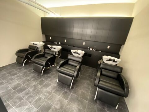 【西梅田】正社員、業務委託を選択可能！≪マンツーマンの接客で平均月収50万円以上≫指名50%／フリー40%の還元率に抜群の集客で高収入のスタッフ多数！マンツーマンで接客出来るので単価を上げやすくお客様としっかり向き合えます！スタッフ仲が抜群に良いトレンドサロン！「milly 梅田店（ミリーウメダテン）」からスタイリスト（美容師）の求人☆★☆