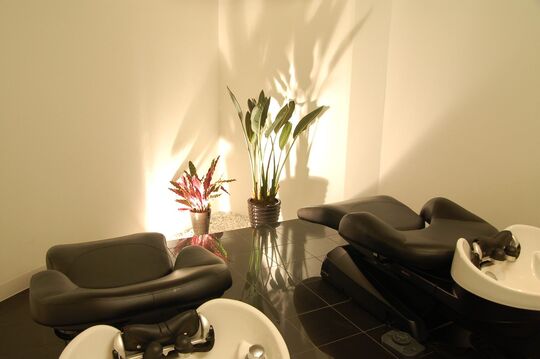 【金剛】≪完全週休2日制≫≪有給休暇あり≫≪社会保険完備≫≪住宅補助あり≫ホスピタリティを大切に「お客様の感動を創造」する人気ヘアサロン！長く美容師として働ける環境です！「Steel（スティル）」からアシスタント（美容師）の求人★☆