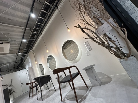 【香椎】≪月に1回日曜日のお休み・社会保険完備・20時迄に退勤可能・有給休暇あり≫働くママさんやブランクのある方も歓迎！！小規模ならではの働きやすさとアットホームさが魅力の「A.s.h.a hair 香椎店（アシャヘアーカシイテン）」からアシスタント（美容師）の求人☆★