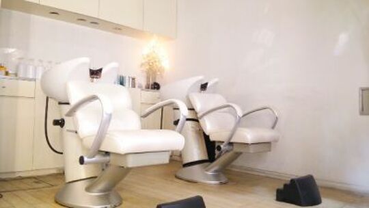 【川西能勢口】≪月給23万円スタート／パート時給1150円！≫≪社会保険完備≫条件抜群！長く働ける条件が整ったアットホームサロン！お客さまと密に関われるので、働きがいも抜群です！“tural~in su（アチュラル）”からスタイリスト（美容師）の求人☆★