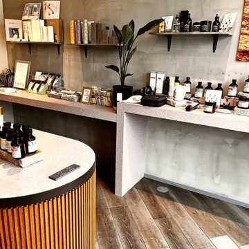 【JR二日市駅】≪各種手当あり・月休7,8日・社会保険完備・練習が無ければ18時頃の退勤可能≫地域密着型で多くの大人女性に愛されています。単価も高く歩合を狙いやすいヘアサロン「Risy（リジー）」からスタイリスト（美容師）の求人★☆