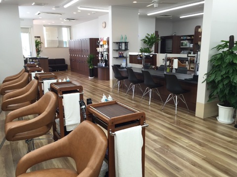 【アクロスプラザ枝光】≪完全週休二日・社保完備・30～40代が多く活躍・18:30退勤が多い・日曜日のお休みOK・ノルマなし・休憩1時間・子育て中のスタッフも多数活躍・ブランクがあってもしっかりサポート・残業なし≫ここまで好条件はなかなかありません！！長く安定してお仕事したい方にはピッタリのヘアサロン「Pure 枝光店（ピュアエダミツテン）」からアシスタント（美容師）の求人★☆★