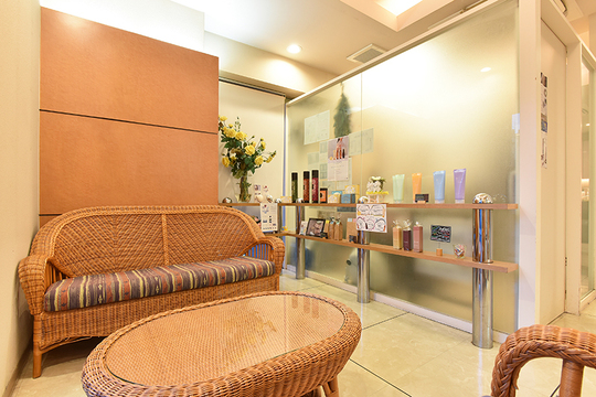 【天王町】≪賞与あり≫≪完全週休2日制≫≪社会保険完備≫≪店販手当あり≫こだわりの髪質改善メニューが人気のサロン！スキルアップしたい方や、プライベートと両立したい方にオススメのサロンです！「SUPERSESSION Axis（スーパーセッションアクシス）」からスタイリスト（美容師）の求人★☆