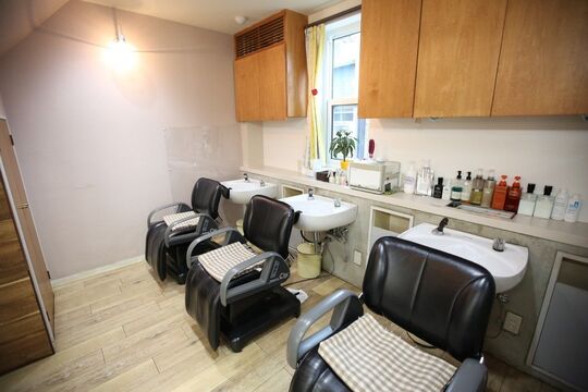 【美野島】≪社会保険完備≫お客様一人ひとりにあわせた薬剤を提供！ダメージレスに興味がある方にオススメ！！幅広い世代のお客様が来店されるヘアサロン「ロアール美容室」からスタイリスト（美容師）の求人☆★☆