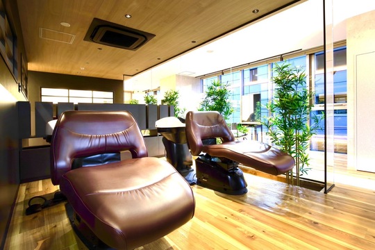 【宮城野通】≪週3回レッスンあり≫≪社会保険完備≫≪完全週休2日制≫≪日祝は最短18:30に退勤可能≫≪客単価1万円以上≫≪産休育休制度の実績あり≫≪頭皮の整体技術を取得可能≫充実した研修制度あり！「mau（マウ）」からアシスタント（美容師）の求人★☆