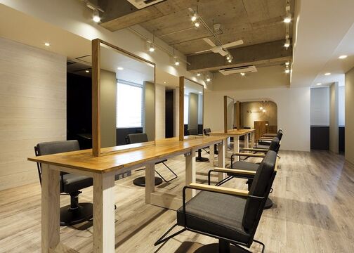 【横浜駅】≪社会保険完備★完全週休二日制≫正社員と業務委託を選べる嬉しいシステム♪お客様とは基本マンツーマンで入客していくので、じっくり関わって行けますよ★N la nature（エヌラナチュール）からスタイリスト（美容師）の求人★☆