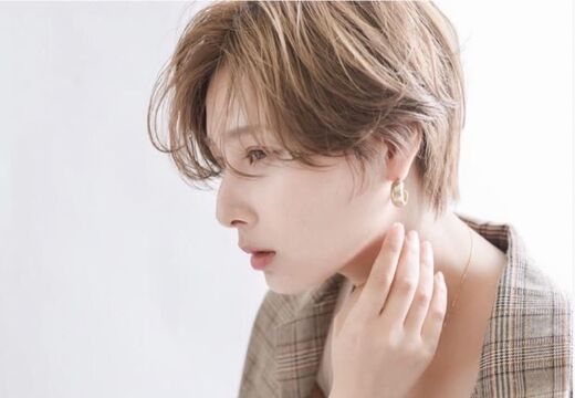 【服部天神】週休2日制！月8日以上休み／歩合還元35%カット入客チャンスが多いのも魅力的！教育指導に力を入れ、人気の出続ける美容師になれる教育カリキュラムが充実！「Famille Hair（ファミーユヘアー）」からスタイリスト(美容師)の求人★☆