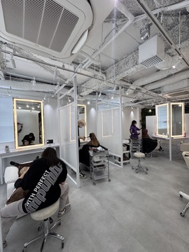 【大宮】≪ネイル・アイ・着付けの習得も可能≫≪完全週休2日制≫≪土日休みOK≫≪社会保険完備≫幅広い客層に、豊富な技術。将来の選択肢がぐっと広がるトータルビューティーサロン「SUPERB（スパーブ）」からスタイリスト（美容師）の求人☆★☆