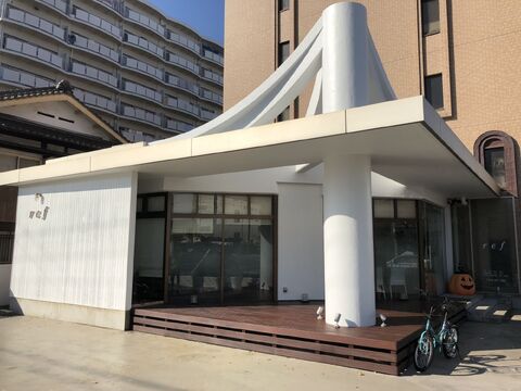 【山ノ内】≪積極採用中≫≪完全週休2日制≫≪毎週月曜、火曜休み≫≪社会保険完備≫未経験の方でも安心の研修制度あり営業中レッスンも可能で、2年でスタイリストデビューが可能！「ref（リフ）」からアシスタント（美容師）の求人★☆