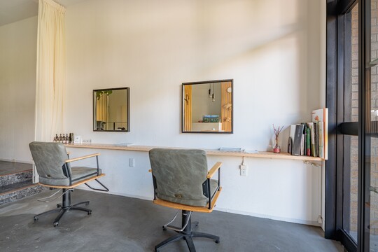 【宮崎神宮】≪完全週休二日制≫≪社会保険完備≫≪交通費支給あり≫≪高単価≫≪20時迄に退勤可≫売上に捉われず自分のペースで働きたい方へ！ゆったりとした空間で落ち着いて過ごせるプライベートサロン！休日もしっかり取得でき、プライベートとの両立可能！美容師としての高い技術はもちろん、接客スキルやオペレーションも学べる環境！「Juno（ジュノ）」からスタイリスト（美容師）の求人☆★☆