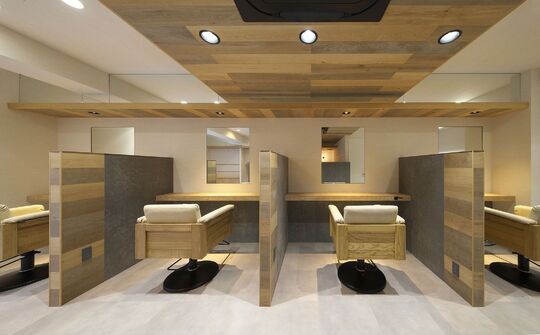 【塚口】≪完全週休2日≫≪19時に退勤！≫≪月1日土日のお休みも可能≫≪社会保険完備≫≪地域密着型≫≪空き時間のレッスンOK≫セット面がすべて半個室！オシャレで落ち着いた大人サロン！技術力が高く、ヘッドスパも人気☆実力をつけたい方におススメ！「bloom hair design due（ブルームヘアデザインドゥーエ）」からアシスタント（美容師）の求人☆☆