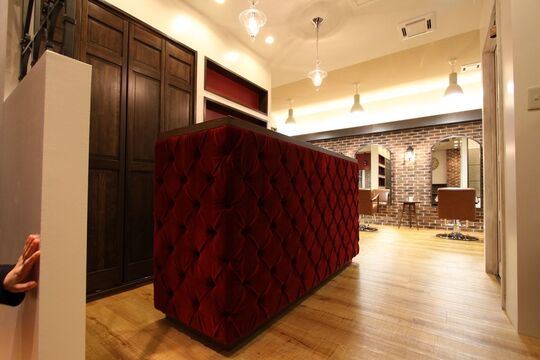 【金剛】月間休日8日！！スタッフさんの働きやすい環境づくりを何よりも考えてくれるお洒落でモダンなオーナーズサロン「Arbre（アルブル）」からアシスタント（美容師）の求人☆☆