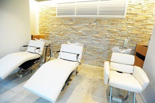 【川崎駅】≪奨学金手当あり≫≪住宅手当あり≫≪最短2年でデビュー可能≫しっかり構成されたカリキュラムでデビューを目指せます！福利厚生、手当も充実！「Natural collet（ナチュラルコレット）」からアシスタント（美容師）の求人☆★