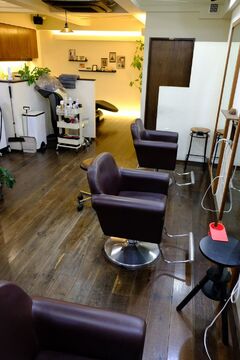 【今出川】≪月8〜10日休み≫レッスンはオーナーさんからマンツーマンで教えてもらえる！店内はグリーンが溢れる空間！地域密着型のアットホームサロン◎“toto（トト）”からアシスタント（美容師）の求人☆★