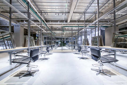 【八王子駅】◆最低保障給あり・撮影ブース完備◆業界屈指！抜群の集客力でたくさんのお客様を担当できます！ITを駆使し、業界をリードするブランド発信サロン「IT by ALBUM 八王子店（アイティーバイアルバムハチオウジテン）」からスタイリスト（美容師）の求人☆★