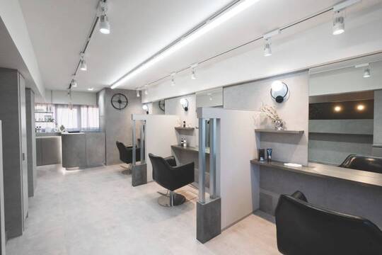 【天神南駅】≪パパさん美容師大歓迎、家族との時間も大切にしながら成長できる！≫正社員は最低保障給26万円！+完全週休2日＆残業なし＆有休消化100%！髪質改善未経験スタッフも多数活躍中！完全マンツーマンで、1人ひとりのお客様としっかり向き合います！平均単価2万円以上のヘアサロン「髪質改善broto 天神南店（カミシツカイゼンブロトテンジンミナミテン）」からスタイリスト（美容師）の求人☆☆