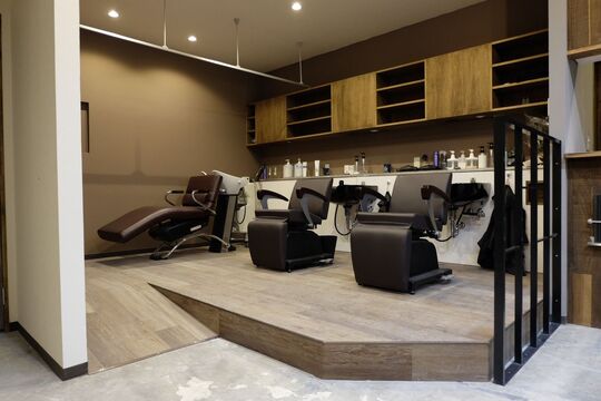 【千里山】≪正社員と委託を選択可能≫≪フリー40％／指名50％売上還元≫≪最低保証給20万円≫≪20時までに退勤可≫平均の給与は30〜35万円！バリバリ稼げる環境です！土日休みや連休もOKなのでリフレッシュしながら働いてもらえます！「HES（ヘス）」からスタイリスト（美容師）の求人☆★