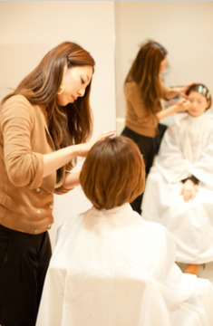 【苦楽園】≪週休2日制≫美容が大好きで早期スタイリストデビューをしたい方必見！個人の努力次第で早期スタイリストデビュー可能なアンティーク調のオシャレサロン「indigo（インディゴ）」からアシスタント（美容師）の求人☆★