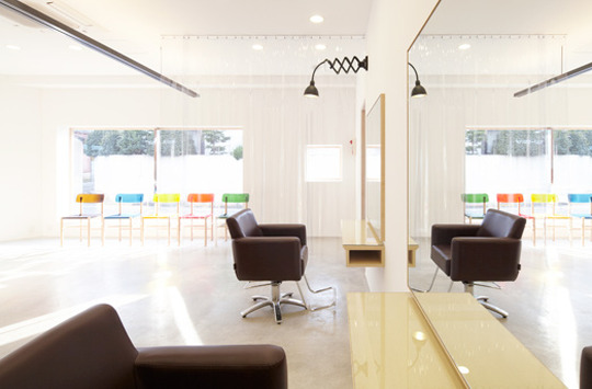 【JR藤森】◇◆日曜定休あり◆◇スタッフ想いのオーナーさんと明るい雰囲気のスタッフさんが魅力♪開放感のある店内で、のびのび働いていけます！地域のお客様に愛される「knot Hair（ノットヘアー）」からスタイリスト（美容師）の求人☆★