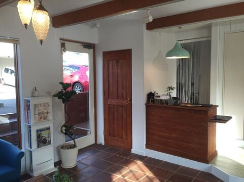 【学研奈良登美ヶ丘】≪毎週日曜定休≫土曜日出勤できる方は大歓迎！ブランクのある方も相談OKです！髪に優しいものを扱う隠れ家サロンCREA（クレア）からアシスタント（美容師）の求人☆☆