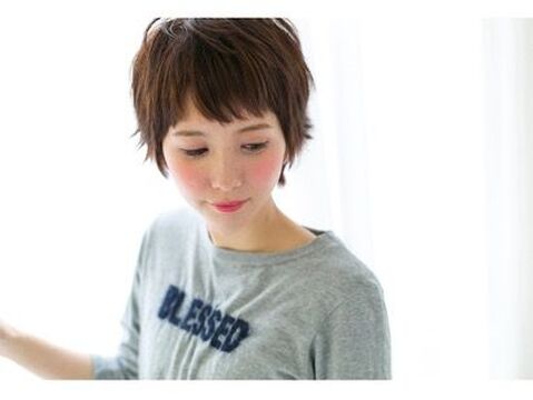 【阪急塚口】≪社会保険あり≫≪土日休み可≫≪時短勤務も応相談≫ヘアケアの知識と技術でオトナ女性に人気のサロン！女性が長く働ける環境を整える「LAURA & RO（ラウラアンドロー）」からスタイリスト（美容師）の求人☆☆