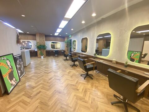 【福島駅】≪完全週休2日≫≪土日休みOK≫≪2年でデビュー可能！≫≪営業中レッスンOK！≫≪社会保険完備≫≪20時退勤可能≫お洒落に敏感なお客様が通う実力派サロン！プライベートも充実しながら働ける！！「swag（スワッグ）」からアシスタント（美容師）の求人☆★