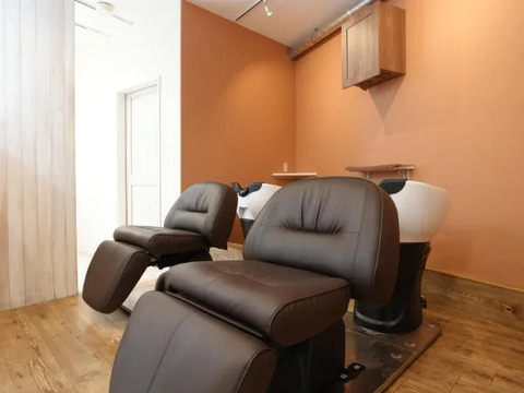 【代官山】≪完全週休2日制≫≪実働8時間≫≪充実した休暇制度≫≪最短1年でスタイリストデビュー≫パーマや髪質改善のメニューが人気のおしゃれサロン！技術力が高く、スキルアップを目指していきたい方にもピッタリです！「Gran 代官山（グランダイカンヤマ）」からアシスタント（美容師）の求人☆☆