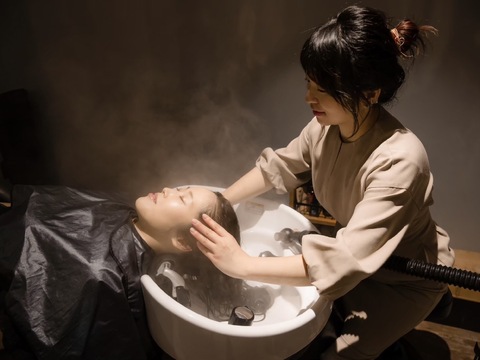 【四天王寺前夕陽ヶ丘】≪社会保険完備≫≪完全週休2日制≫≪土日休みOK≫≪月給28万円～≫≪平均退社時間18時≫≪完全マンツーマン施術≫≪スタイリストオンリー≫美容師人生をもっと楽しんで頂ける環境を目指しています！「髪質頭皮改善専門ユーリカリチェルコ（カミシツトウヒカイゼンセンモンユーリカリチェルコ）」からスタイリスト（美容師）の求人☆★