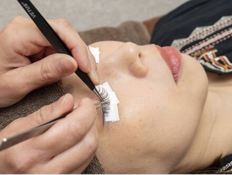 【牧野】≪日祝定休≫≪ママさん歓迎≫≪モデルサポートあり≫≪髪型自由・ネイルOK≫ブランクがある方でも技術レベルに応じて研修があるので安心です！大人女性に大人気のアイラッシュサロン「ANTIS（アンティス）」からアイリスト（まつげエクステ・まつげパーマ）の求人☆☆