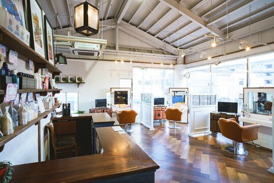 【金山駅】≪17:30退社!≫≪社会保険完備≫≪完全週休2日制＆日曜日休もアリ≫≪月給24万円〜／パート時給1100円〜≫髪質改善に特化した女性スタイリストのみのサロン。プライベートも美容師も楽しめて働きやすい環境です。パリジェンヌに興味がある方、パートさんも大歓迎の「SPEAR（スピア）」からスタイリスト（美容師）の求人☆☆