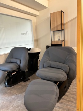 【上野芝駅前】≪月8日休み≫≪社会保険完備≫≪18時退勤OK≫≪パート・アルバイトOK≫髪質改善トリートメントが幅広い年齢のお客様に人気です！「fleur（フルール）」からアシスタント（美容師）の求人☆★☆