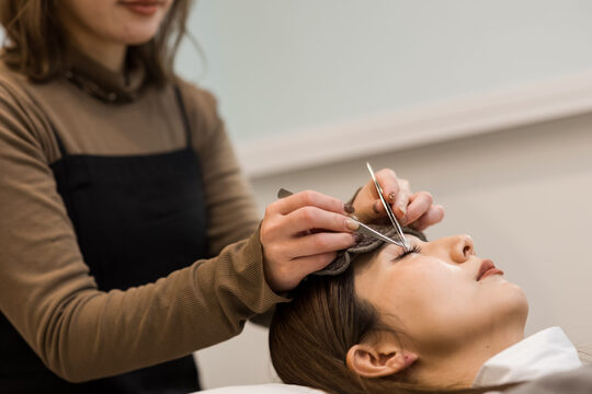 【藤井寺駅】≪完全週休2日制≫≪社会保険完備≫≪美容師との兼任OK≫自信が持てる技術を身につけられる教育制度、安心して働き続けられる待遇面！「mimi eyelash（ミミアイラッシュ）」からアイリスト（まつげエクステ・まつげパーマ・アイブロウ）の求人☆☆