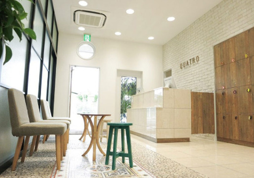 【佐和】◆有給休暇あり・月8日休み・寮あり・2年以内でのデビュー可能・社会保険完備◆楽しく働くことができ、笑顔の素敵なスタッフさんが多いですよ♪しっかりとしたカリキュラムで充実のサロンワーク☆若いお客様を中心に人気のトータルビューティーサロンQUATRO ひたちなか店（クアトロヒタチナカテン）からアシスタント（美容師）の求人☆★