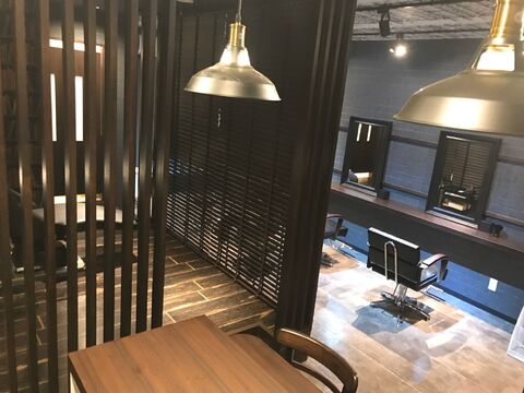 【下大利駅】≪第2日曜日お休みあり・入客チャンスあり≫将来独立を考えている方に最適な環境です！プライベートも充実し、カッコいいメンズスタイルを作るメンズヘアサロン「&D（アンドディ）」からアシスタント（美容師）の求人★★