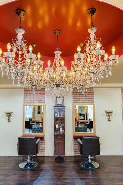 【赤坂駅】プロミュージシャンによる生演奏があり、お客様から大好評！！数多くの賞を受賞されたオーナーさんを中心にスタッフ全員でお客様の笑顔を創るヘアサロン「FAVOR（フェイバー）」からアシスタント（美容師）の求人☆★