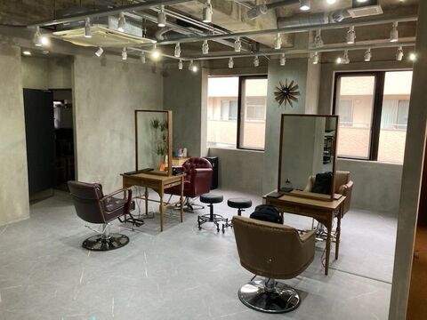 【山本】≪19時過ぎには退勤可能≫≪月8休み≫≪営業時間内レッスン！≫ライフスタイルに合わせて勤務できるフリースタイルな働き方がオススメ！土日の休みや時短勤務も気軽に相談してください！ブランクがあるママさんも歓迎！「Jil（ジル）」からアシスタント（美容師）の求人★☆